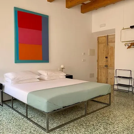 Ξενοδοχείο Fragile Boutique 4*
