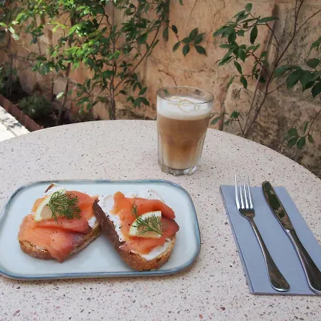 Fragile Hotel Ciutadella (Menorca)