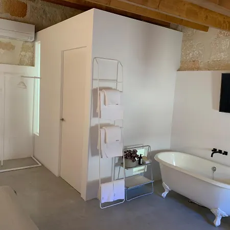 Fragile Boutique Hotel ホテル