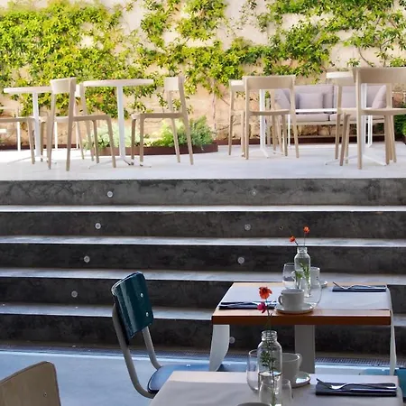 Fragile Boutique Hotel 4* シウタデリャ