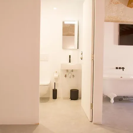 Fragile Boutique Hotel 4*