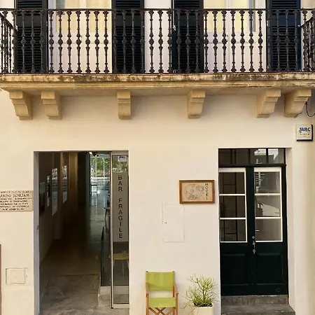 Fragile Boutique Hotel