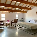 Fragile Boutique 4*